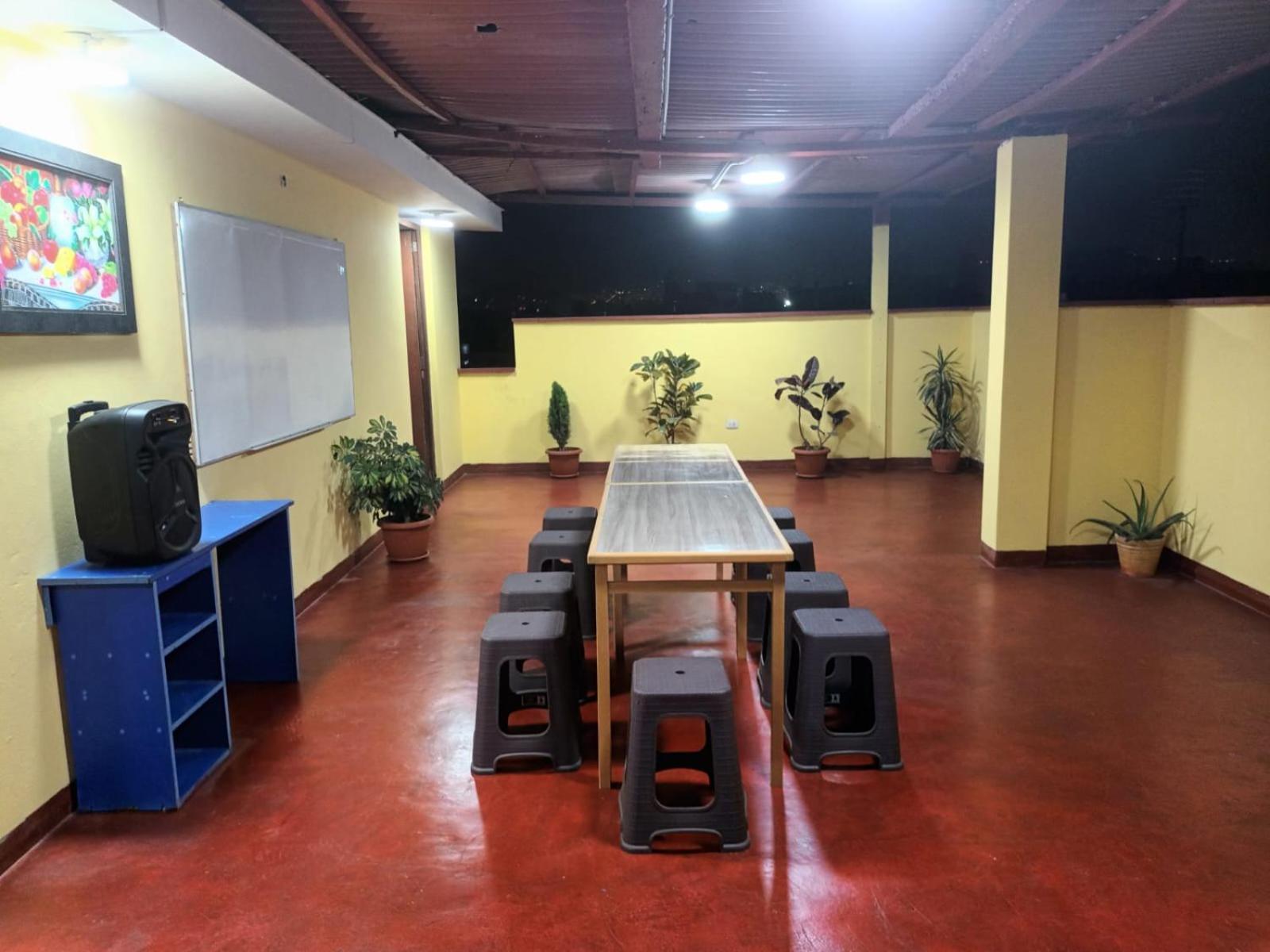Close To Airport - Free One Time Pickup - A Y J Familia Lima